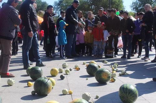 儿童吃瓜的趣味游戏,儿童吃瓜大赛欢乐无限