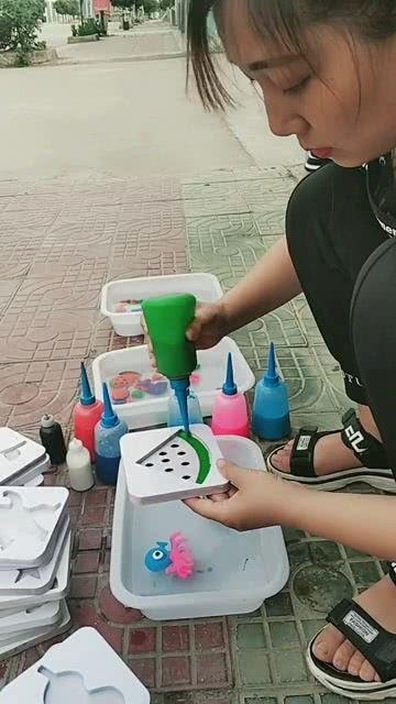 儿子吃瓜和女儿吃瓜的说说,儿子女儿共享的甜蜜时光