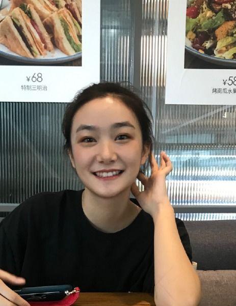 暴躁的吃瓜小妹视频,揭秘网络红人的火爆瞬间